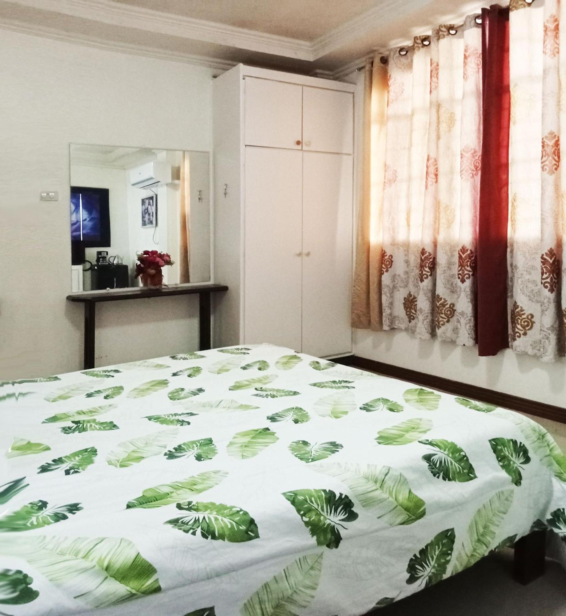 Leizel'S Bed & Breakfast Palompon Exterior photo